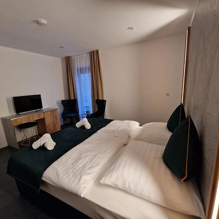 Lilium Resort Hotel & Restaurant 巴特罗达克 外观 照片