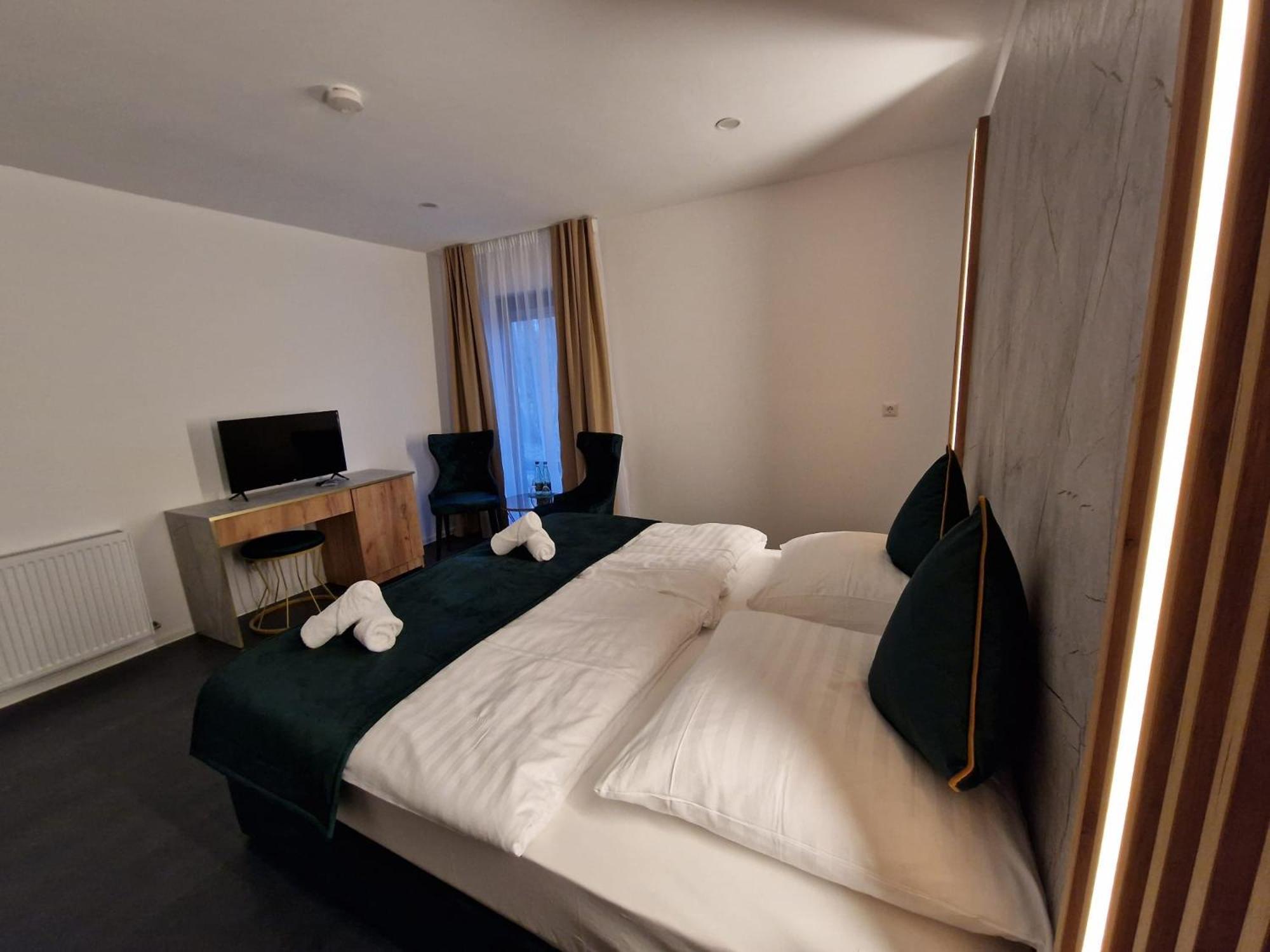 Lilium Resort Hotel & Restaurant 巴特罗达克 外观 照片