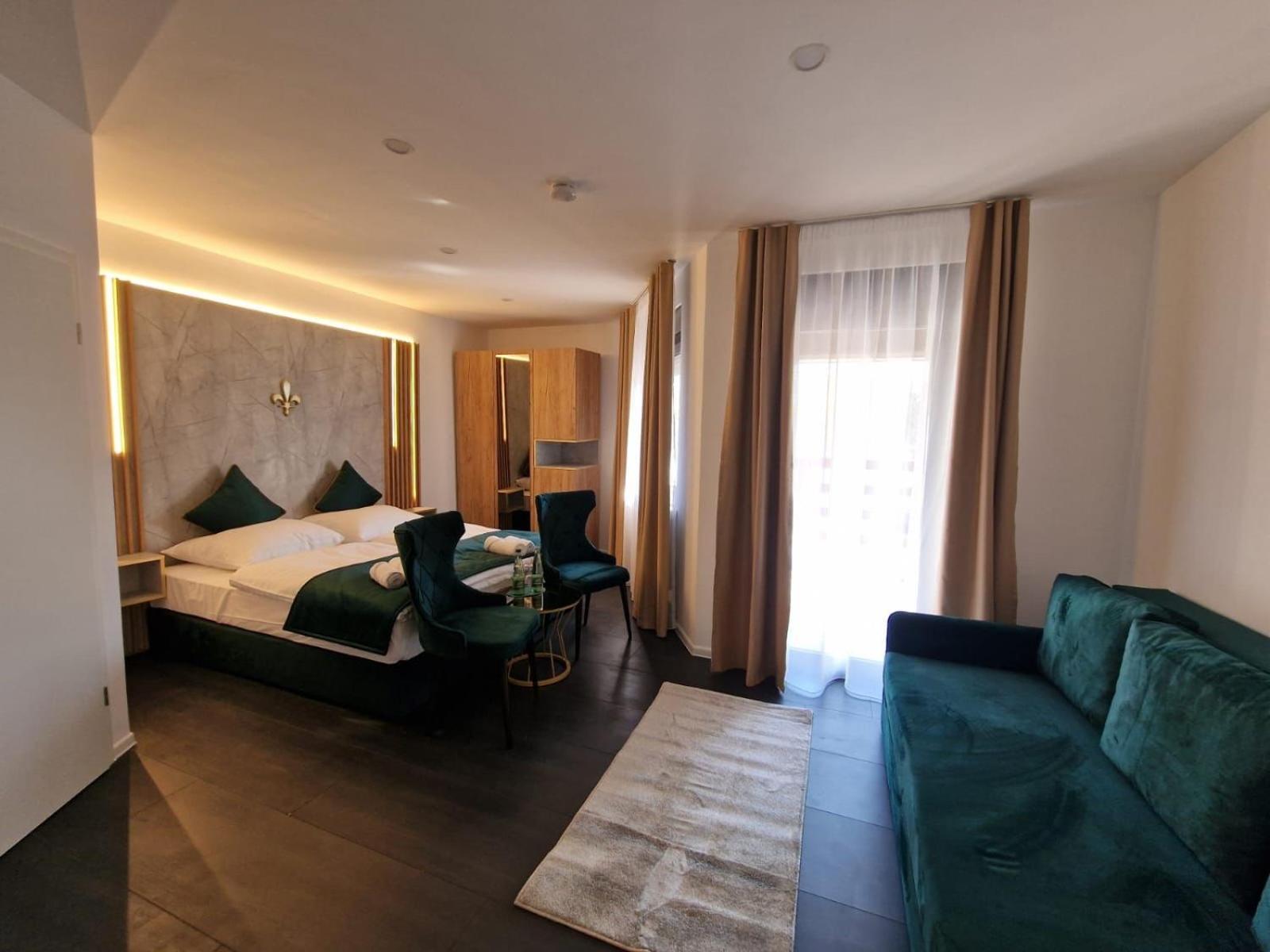 Lilium Resort Hotel & Restaurant 巴特罗达克 外观 照片