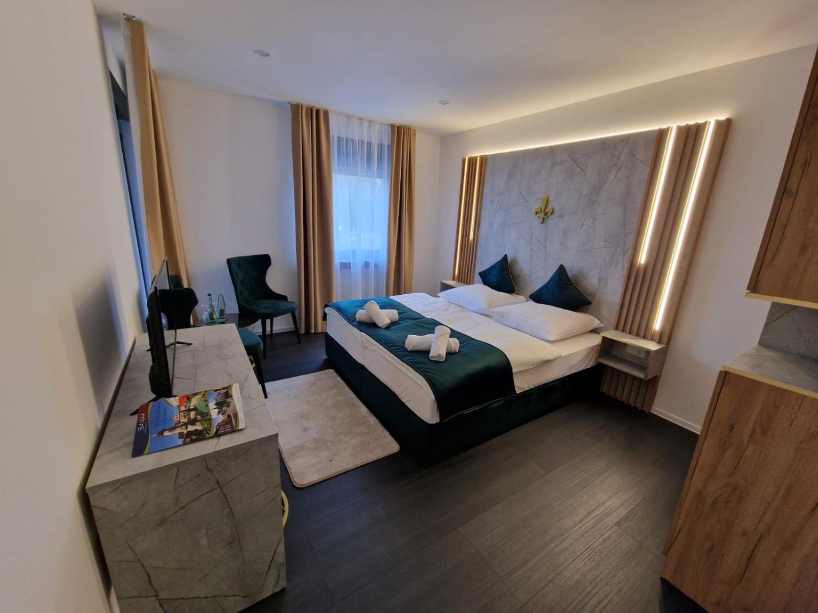 Lilium Resort Hotel & Restaurant 巴特罗达克 外观 照片