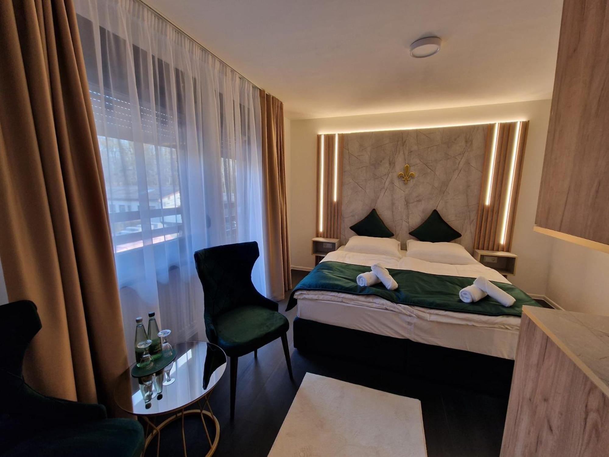 Lilium Resort Hotel & Restaurant 巴特罗达克 外观 照片