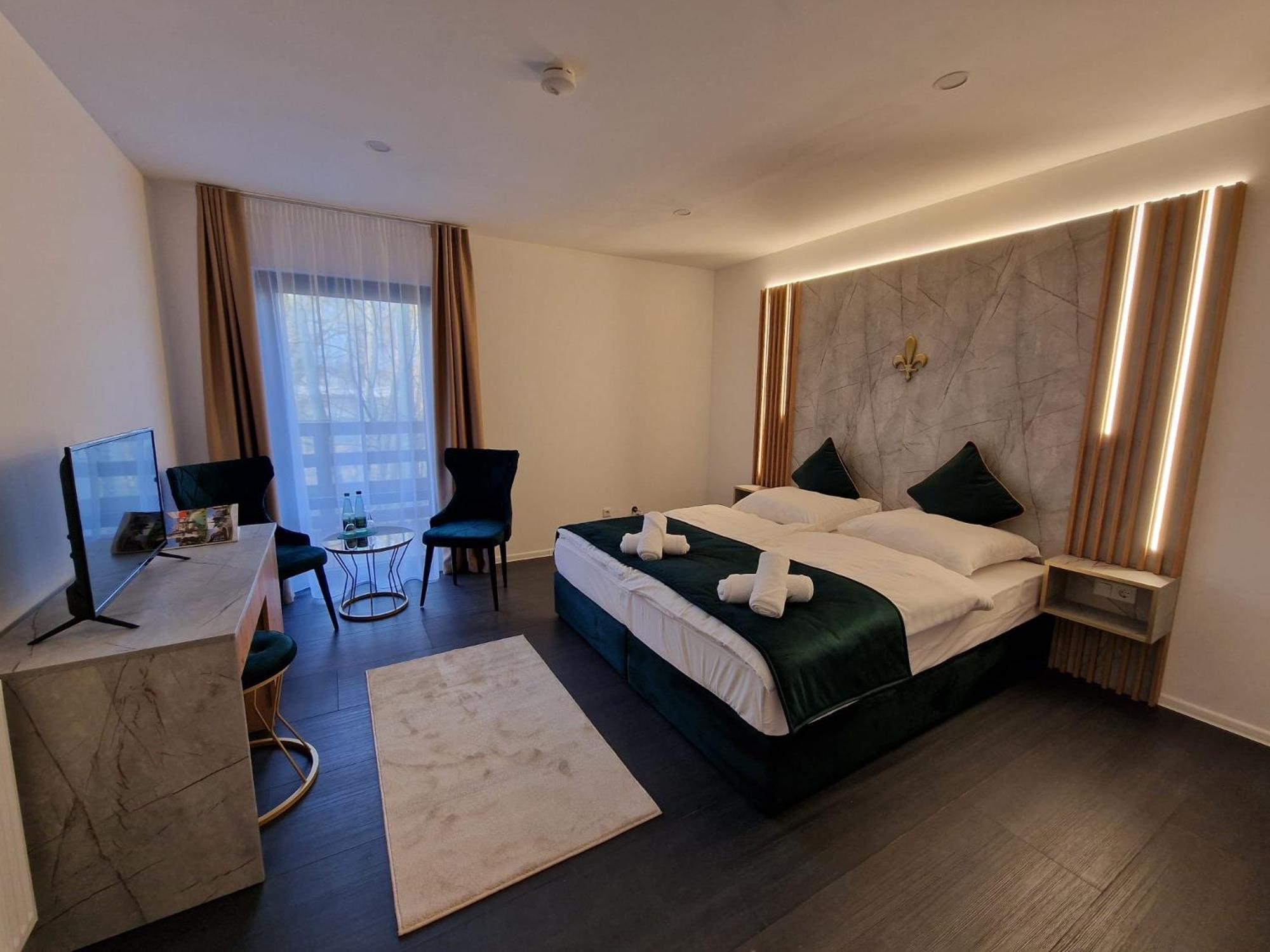 Lilium Resort Hotel & Restaurant 巴特罗达克 外观 照片